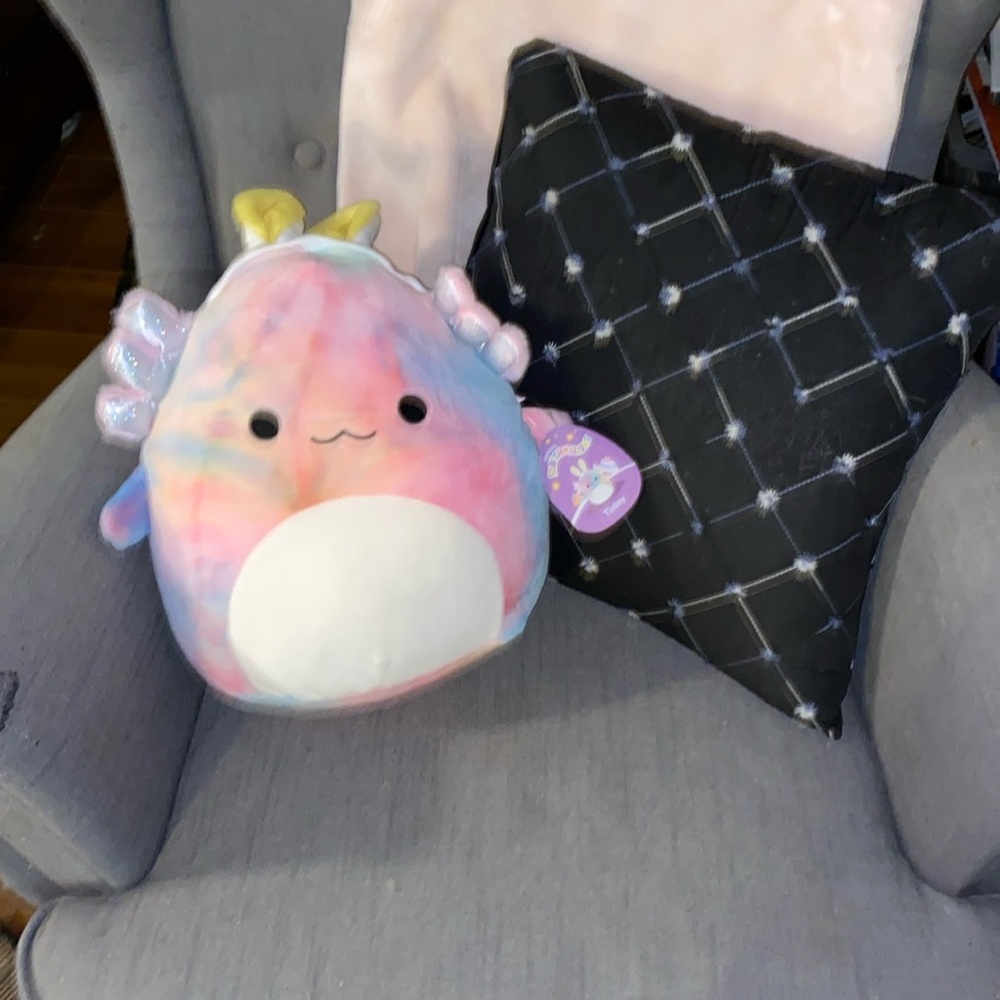 NWT Easter Squishmallow Tinley Pastel Tie Dye Colour Mix Axolotl w Bunny Ears